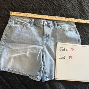 NWOT GAP Light Blue Denim Jean Shorts - Women's